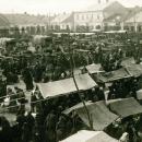Jędrzejów. Południowo-zachodnia pierzeja rynku, jarmark, 1916