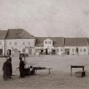 Jędrzejów. Rynek, południowa pierzeja, apteka Smagłowskich, 1893
